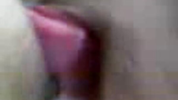 Cantik video lucah remaja melayu gemuk berambut perang babe Carrie Beasley kejam kacau di atas katil.